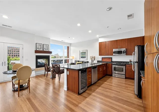 Listing Photo 1 - Condo for sale in building located at 4521 Wornall Rd, Kansas, MO 64111 - Unit #106