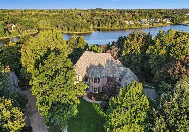 Photo 3 of Single family home for sale at 60 W Dundee Ct, Village Of Loch Lloyd, MO 64012 | MLS# 2645775 | Listing updated on 2026-10-21