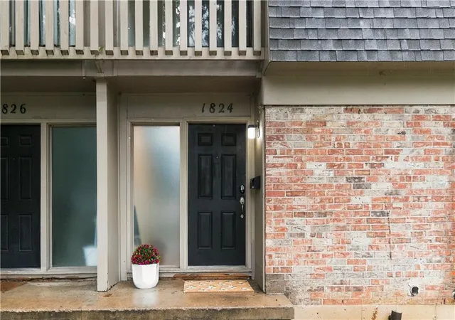 Photo 3 of Townhouse for sale at 1824 E 97th Street, Kansas City, MO 64131 | MLS# 2645777 | Listing updated on 2026-10-07