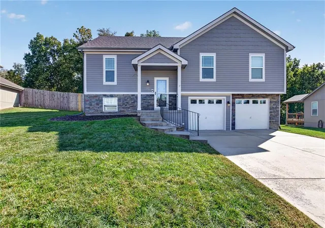 Photo 1 of Single family home for sale at 1915 Shirley Ct, Liberty, MO 64068 | MLS# 2645789 | Listing updated on 2026-10-09