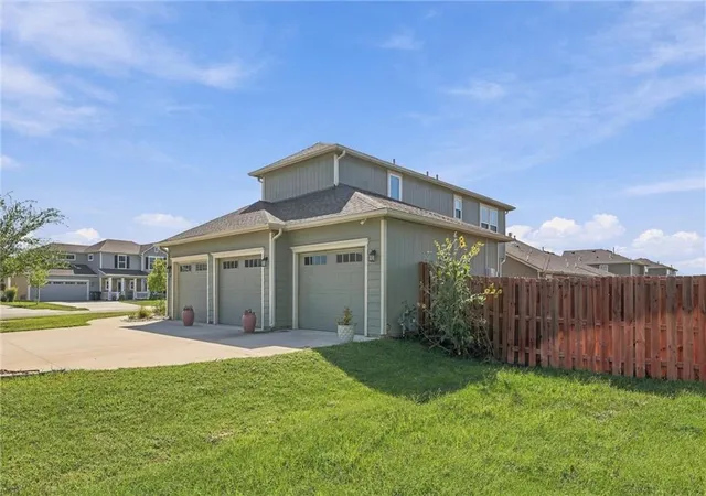 Photo 4 of Single family home for sale at 902 W 30th Terrace, Lawrence, KS 66046 | MLS# 2645801 | Listing updated on 2026-10-07