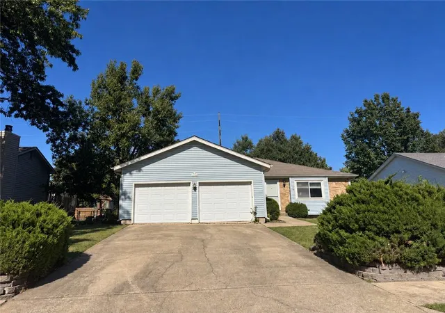 Photo 2 of Single family home for sale at 1106 E Elizabeth St, Olathe, KS 66061 | MLS# 2645803 | Listing updated on 2026-10-22