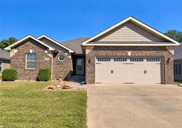 Single family home for sale at 307 Jamestown Dr, Clinton, MO 64735 | MLS# 2645804