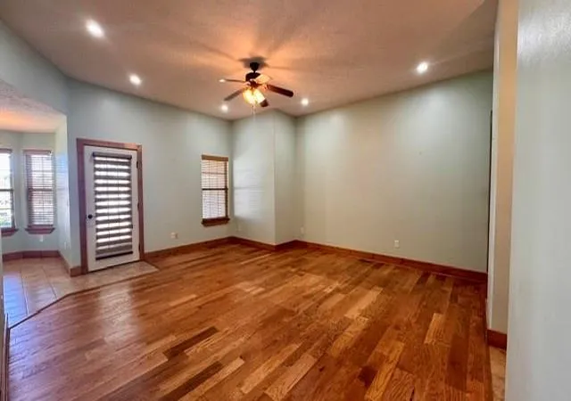 Photo 3 of Single family home for sale at 307 Jamestown Dr, Clinton, MO 64735 | MLS# 2645804 | Listing updated on 2026-10-08