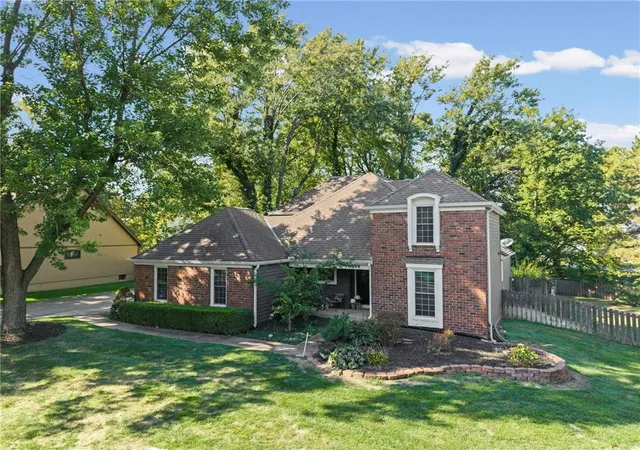 Photo 2 of Single family home for sale at 11278 Hemlock St, Overland Park, KS 66210 | MLS# 2645805 | Listing updated on 2026-10-09