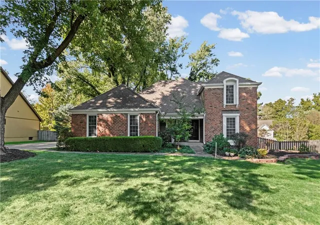 Photo 3 of Single family home for sale at 11278 Hemlock St, Overland Park, KS 66210 | MLS# 2645805 | Listing updated on 2026-10-09