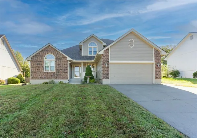 Single family home for sale at 3725 SW Evergreen Ln, Lees Summit, MO 64082 | MLS# 2645806