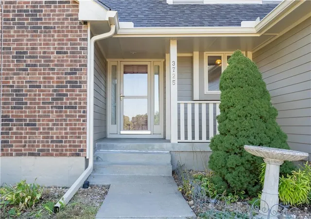 Photo 3 of Single family home for sale at 3725 SW Evergreen Ln, Lees Summit, MO 64082 | MLS# 2645806 | Listing updated on 2026-10-09