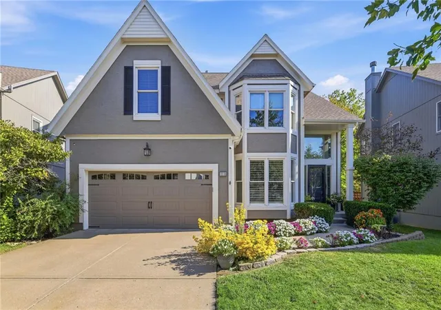Photo 1 of Sale Pending at 12133 Craig St, Overland Park, KS 66213 | MLS# 2645811 | Listing updated on 2026-10-17
