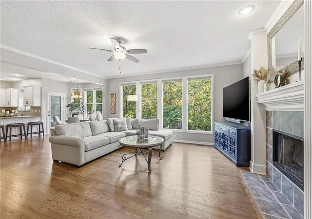 Photo 4 of Sale Pending at 12133 Craig St, Overland Park, KS 66213 | MLS# 2645811 | Listing updated on 2026-10-17