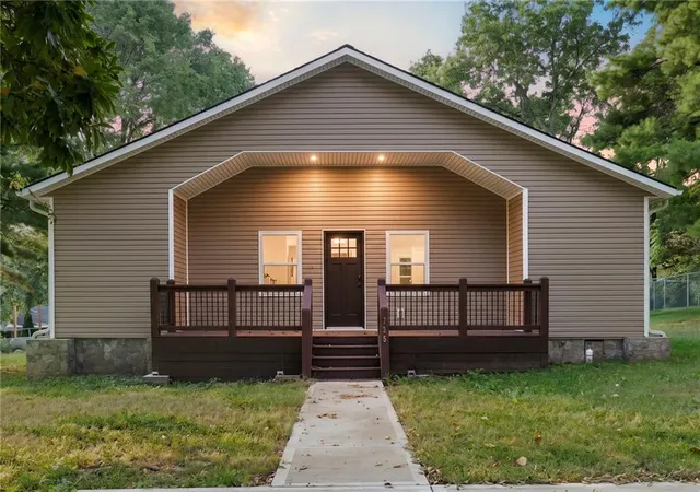 Photo 1 of Sale Pending at 735 E Devon St, Independence, MO 64055 | MLS# 2645817 | Listing updated on 2026-10-08