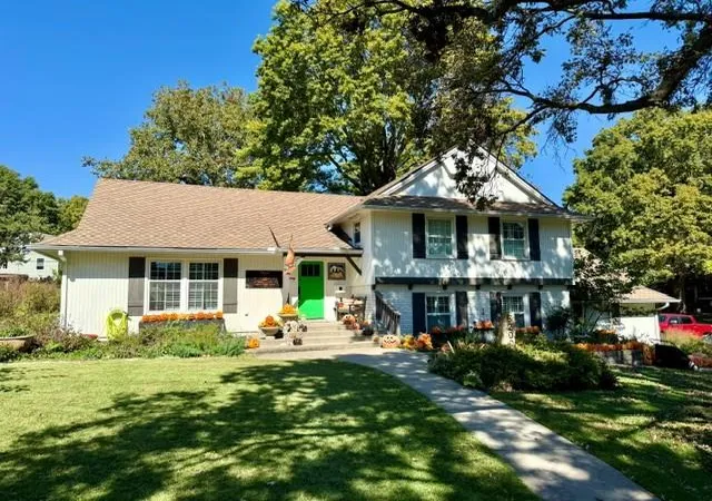 Single family home for sale at 5200 W 81st Street, Prairie Village, KS 66208 | MLS# 2645818