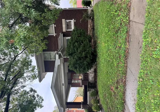 Photo 3 of Single family home for sale at 1007 Laurel Ave, Kansas City, KS 66104 | MLS# 2645819 | Listing updated on 2026-10-20