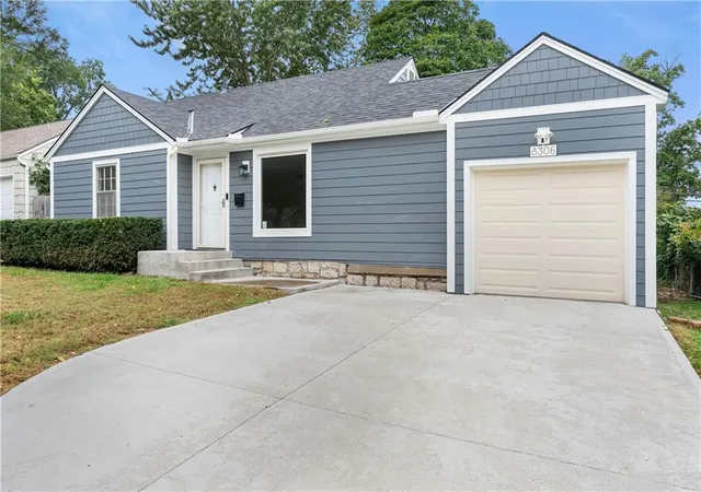 Photo 3 of Single family home for sale at 8306 Ward Pkwy Plz, Kansas City, MO 64114 | MLS# 2645820 | Listing updated on 2026-10-16