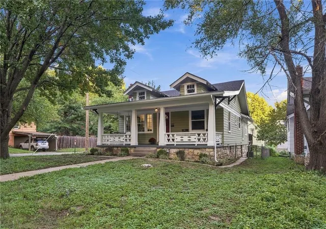 Photo 3 of Single family home for sale at 6101 Charlotte St, Kansas City, MO 64110 | MLS# 2645821 | Listing updated on 2026-10-08