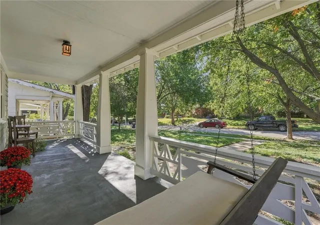 Photo 4 of Single family home for sale at 6101 Charlotte St, Kansas City, MO 64110 | MLS# 2645821 | Listing updated on 2026-10-08
