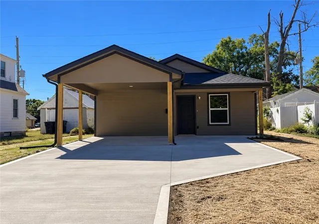 Photo 1 of Single family home for sale at 214 Grover St, Warrensburg, MO 64093 | MLS# 2645823 | Listing updated on 2026-10-07