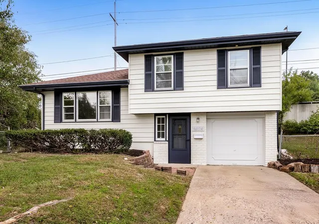 Photo 2 of Single family home for sale at 5904 E 95th Terrace, Kansas City, MO 64134 | MLS# 2645830 | Listing updated on 2026-10-09