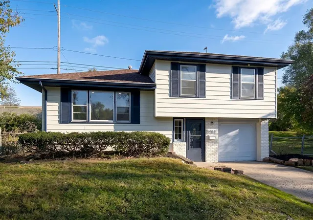 Photo 3 of Single family home for sale at 5904 E 95th Terrace, Kansas City, MO 64134 | MLS# 2645830 | Listing updated on 2026-10-09