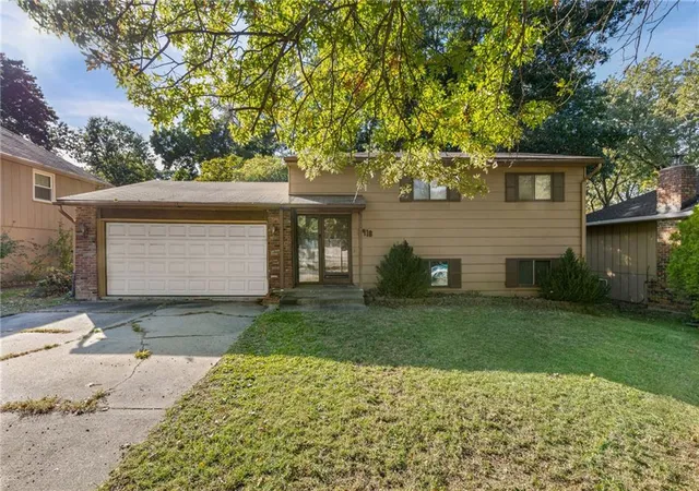 Photo 1 of Single family home for sale at 8918 N Oak Trafficway, Kansas City, MO 64155 | MLS# 2645838 | Listing updated on 2026-10-21