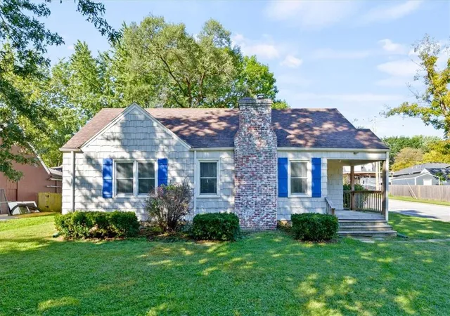 Single family home for sale at 5600 Maple St, Mission, KS 66202 | MLS# 2645841