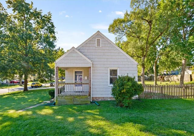 Photo 3 of Single family home for sale at 5600 Maple St, Mission, KS 66202 | MLS# 2645841 | Listing updated on 2026-10-08