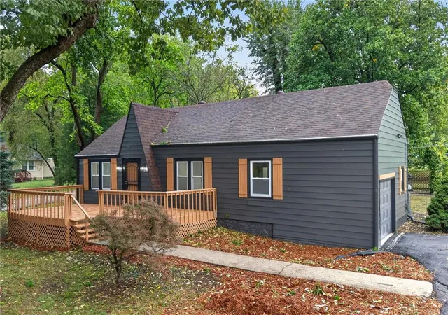 Photo 1 of Sale Pending at 4641 N Elmwood Ave, Kansas City, MO 64117 | MLS# 2645842 | Listing updated on 2026-10-16