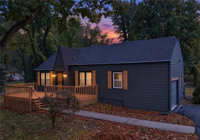 Photo 2 of Sale Pending at 4641 N Elmwood Ave, Kansas City, MO 64117 | MLS# 2645842 | Listing updated on 2026-10-16