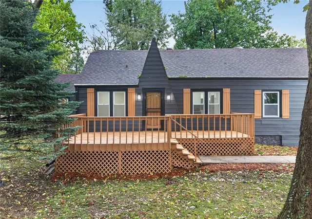 Photo 3 of Sale Pending at 4641 N Elmwood Ave, Kansas City, MO 64117 | MLS# 2645842 | Listing updated on 2026-10-16
