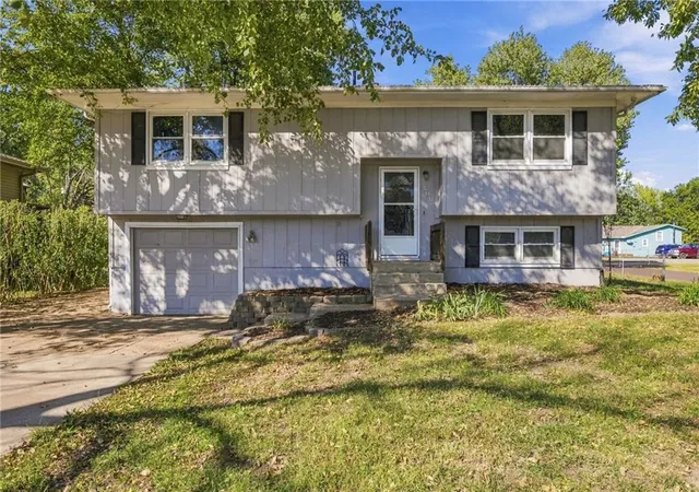 Single family home for sale at 300 W Johnson St, Spring Hill, KS 66083 | MLS# 2645844