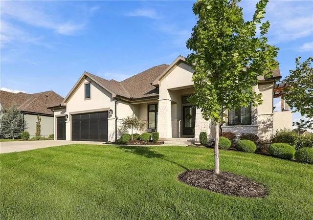 Photo 2 of Single family home for sale at 2908 Ne 102nd Street, Kansas City, MO 64155 | MLS# 2645851 | Listing updated on 2026-10-19