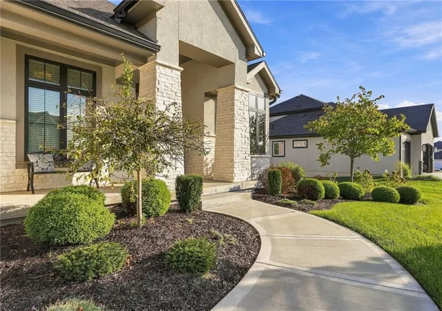 Photo 3 of Single family home for sale at 2908 Ne 102nd Street, Kansas City, MO 64155 | MLS# 2645851 | Listing updated on 2026-10-19