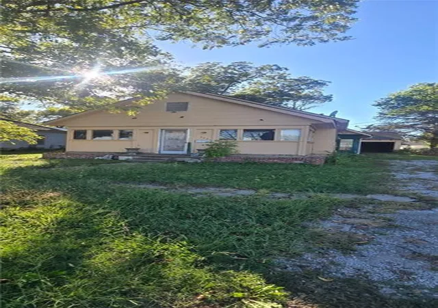 Photo 1 of Single family home for sale at 923 N Oak St, Nevada, MO 64772 | MLS# 2645863 | Listing updated on 2026-10-08