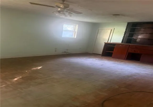 Photo 3 of Single family home for sale at 923 N Oak St, Nevada, MO 64772 | MLS# 2645863 | Listing updated on 2026-10-08