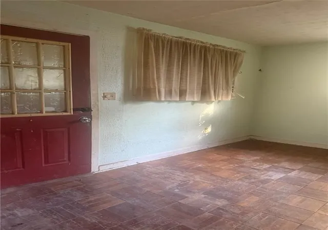 Photo 3 of Single family home for sale at 923 N Oak St, Nevada, MO 64772 | MLS# 2645863 | Listing updated on 2026-10-08
