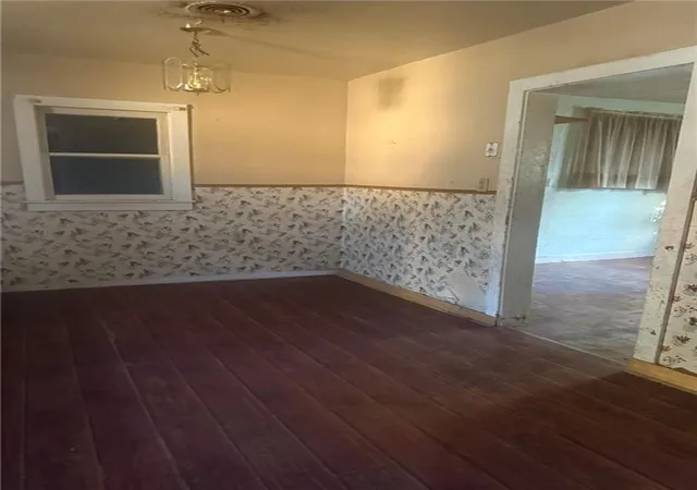 Photo 4 of Single family home for sale at 923 N Oak St, Nevada, MO 64772 | MLS# 2645863 | Listing updated on 2026-10-08