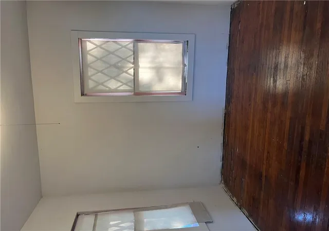 Photo 3 of Single family home for sale at 3216 E 21st Street, Kansas City, MO 64127 | MLS# 2645876 | Listing updated on 2026-10-07