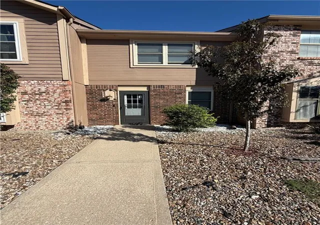 Photo 1 of Townhouse for sale at 725 Sw Liggett Rd #C, Blue Springs, MO 64015 | MLS# 2645888 | Listing updated on 2026-10-08
