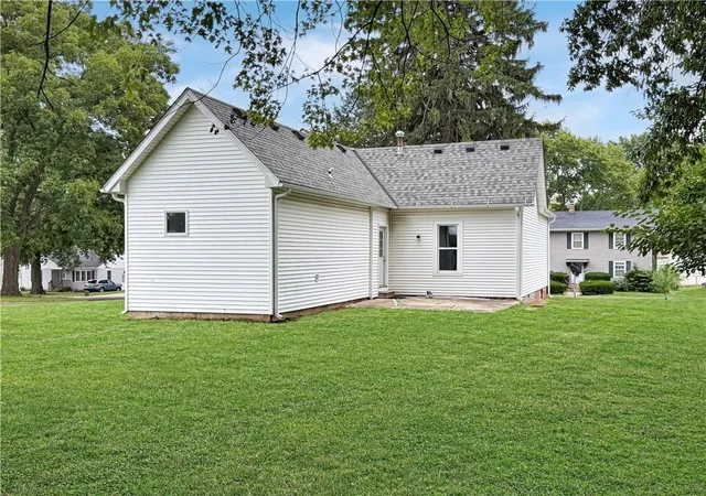Single family home for sale at 1100 Walnut St, Higginsville, MO 64037 | MLS# 2645889