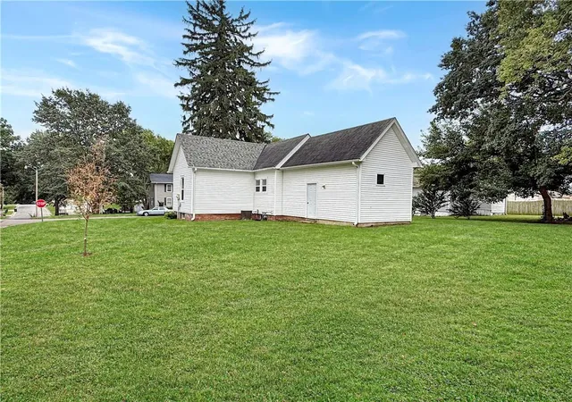 Photo 3 of Single family home for sale at 1100 Walnut St, Higginsville, MO 64037 | MLS# 2645889 | Listing updated on 2026-10-07
