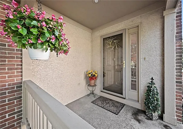 Photo 4 of Townhouse for sale at 15212 S Greenwood #2000 St, Olathe, KS 66062 | MLS# 2645892 | Listing updated on 2026-10-23