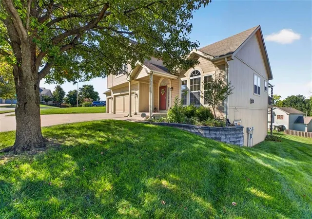 Photo 2 of Single family home for sale at 9004 N Cosby Ave, Kansas City, MO 64154 | MLS# 2645893 | Listing updated on 2026-10-17