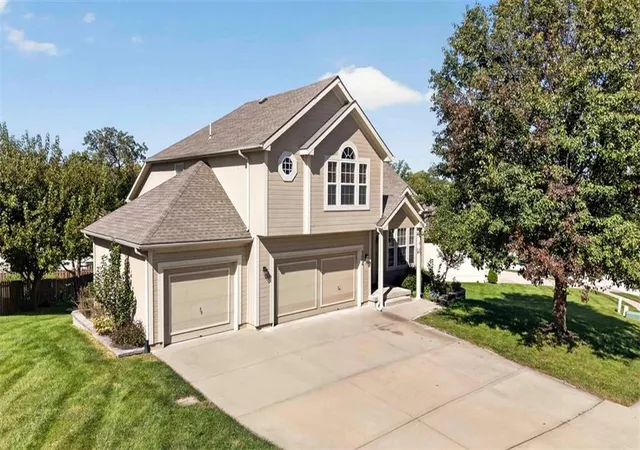 Photo 3 of Single family home for sale at 9004 N Cosby Ave, Kansas City, MO 64154 | MLS# 2645893 | Listing updated on 2026-10-17