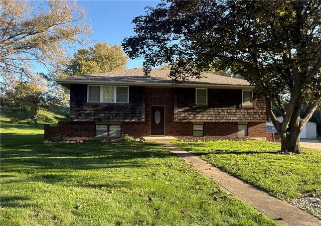 Single family home for sale at 3 Sweet Ct, Saint Joseph, MO 64506 | MLS# 2645897