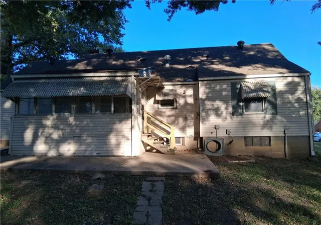 Photo 3 of Single family home for sale at 7020 Raytown Rd, Raytown, MO 64133 | MLS# 2645903 | Listing updated on 2026-10-08