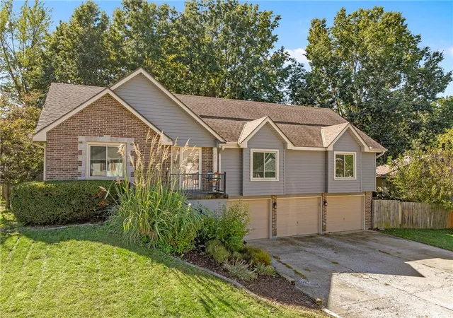 Photo 1 of Single family home for sale at 436 Nw Eastwood Dr, Blue Springs, MO 64014 | MLS# 2645907 | Listing updated on 2026-10-08