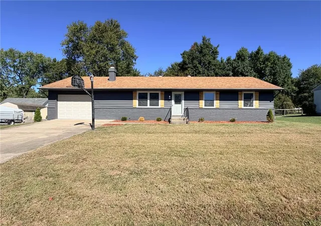 Photo 1 of Single family home for sale at 205 W Magnolia Ave, Clinton, MO 64735 | MLS# 2645909 | Listing updated on 2026-10-07