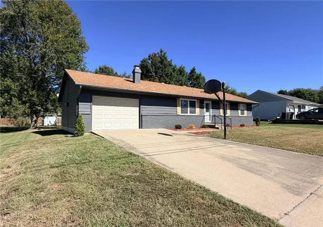 Photo 3 of Single family home for sale at 205 W Magnolia Ave, Clinton, MO 64735 | MLS# 2645909 | Listing updated on 2026-10-07