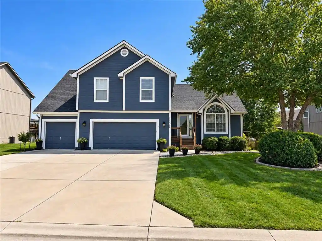 Single family home for sale at 2511 SW Current Ln, Lees Summit, MO 64082 | MLS# 2645911