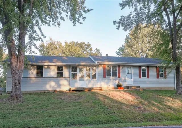 Photo 1 of Single family home for sale at 407 S Buffalo St, Holden, MO 64040 | MLS# 2645913 | Listing updated on 2026-10-08